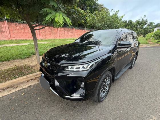 TOYOTA HILUX SW4 2.8 D-4D TURBO DIESEL DIAMOND 7L 4X4 AUTOMÁTICO